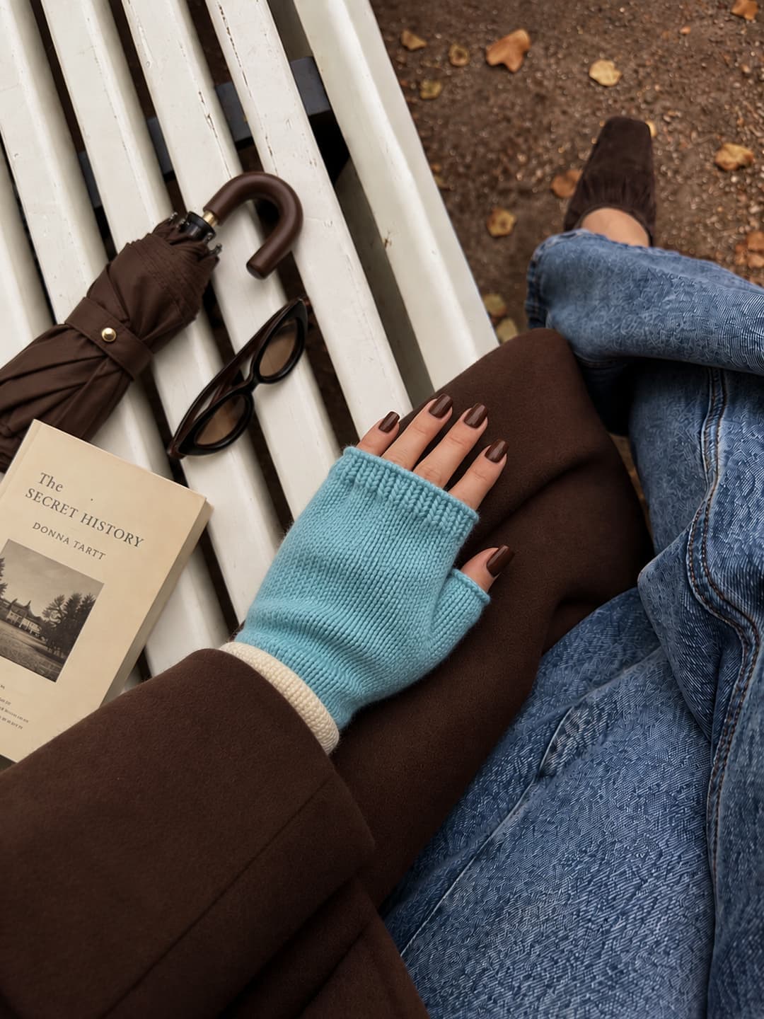 Knitted fingerless gloves with a white trim — Tiffany — view 2